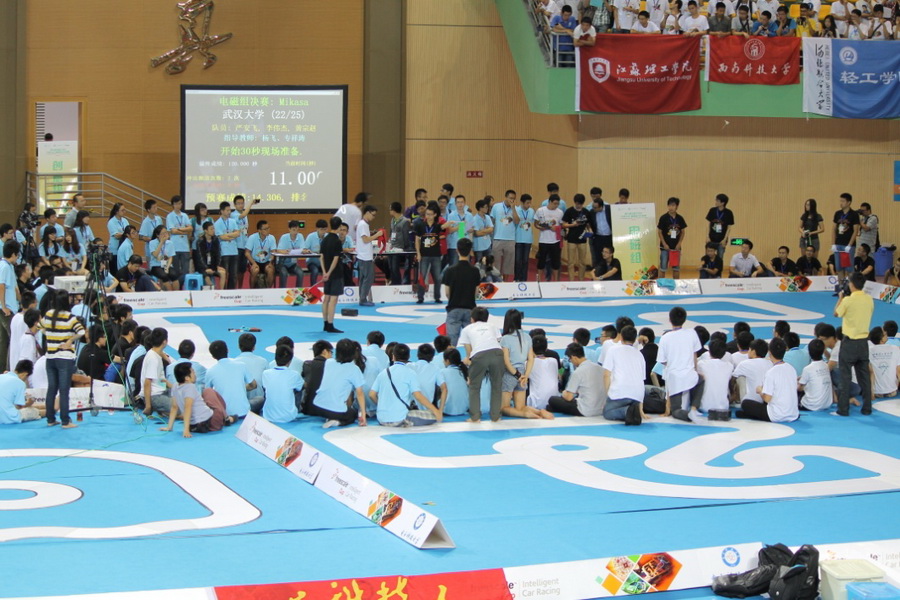 智能汽车竞赛全国总决赛一等奖2_调整大小.jpg